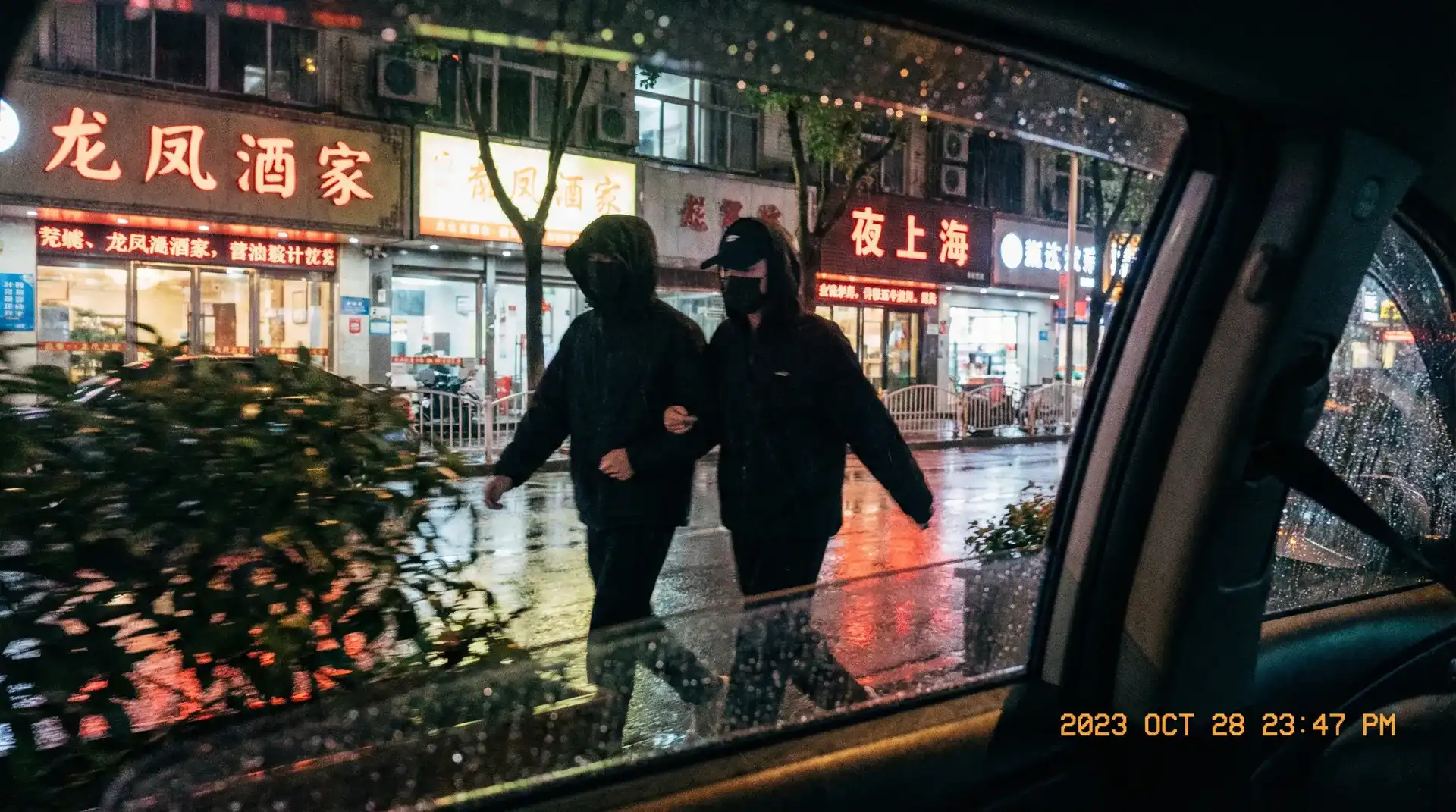 飞龙网站 - 顶流明星深夜密会现场抓拍照片